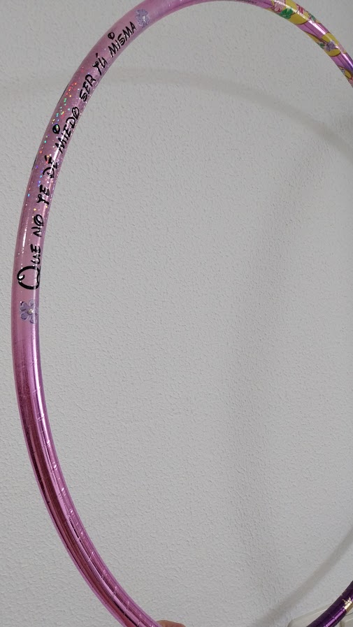 Frase o nombre en vinilo adhesivo para aro gimnasia rítmica - Imagen 20